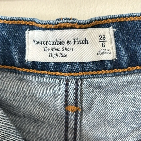 Abercrombie & Fitch The Mom Short High Rise Dark Wash Size 28 - Picture 5 of 7